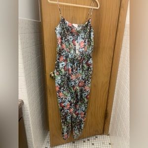 Awesome jumpsuit women’s dress cinq @ sept size S new authentic floral